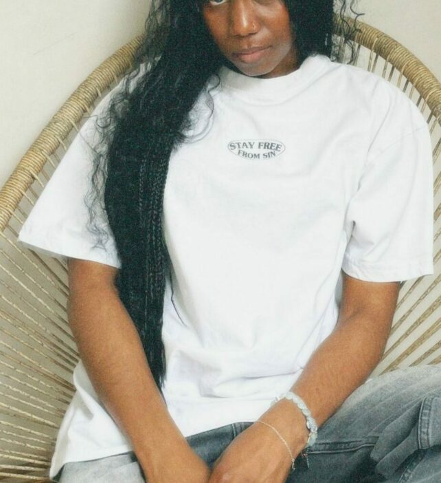 TEE SHIRT STAY FREE